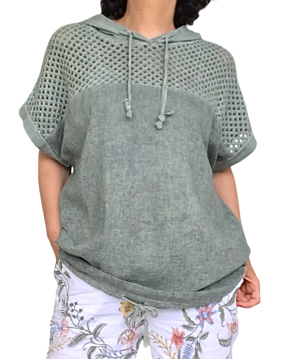 T-shirt kaki délavé avec un cordon au bas, un capuchon et du crochet dans le haut
