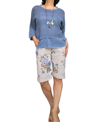 Bermuda beige imprimé de fleurs kaki, noisette et bleu à taille élastique avec cordon
