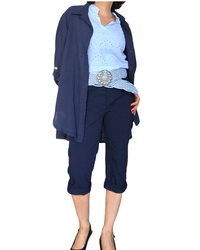 Blouse bleu ciel sans manche broderie anglaise devant