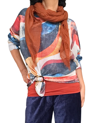 Chandail imprimé géométrique coloré, manche chauve-souris, fond crème