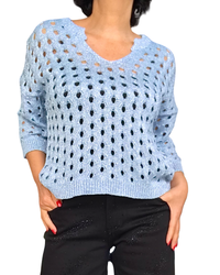 Chandail de tricot bleu ciel en grandes mailles
