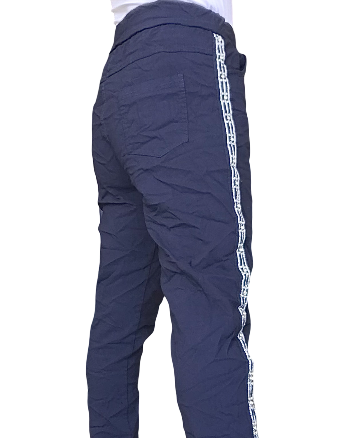 Pantalon marine à taille élastique – vue de dos avec ruban argenté sur le côté