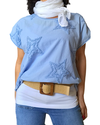 T-shirt uni garni de plusieurs étoile texturées devant col rond