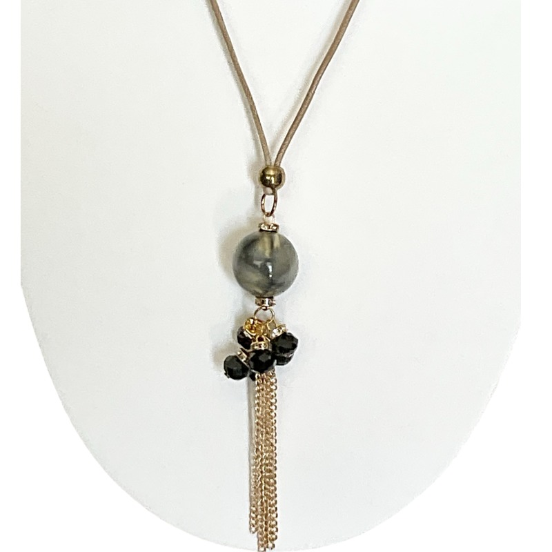 Bijoux | Collier pendentif une bille marbrée et des chaînes dorées garnies de pierres noires
