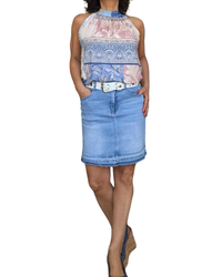 Jupe courte en jeans bleu clair frangé au bas