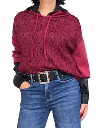 Chandail rouge vin en dentelle à capuchon