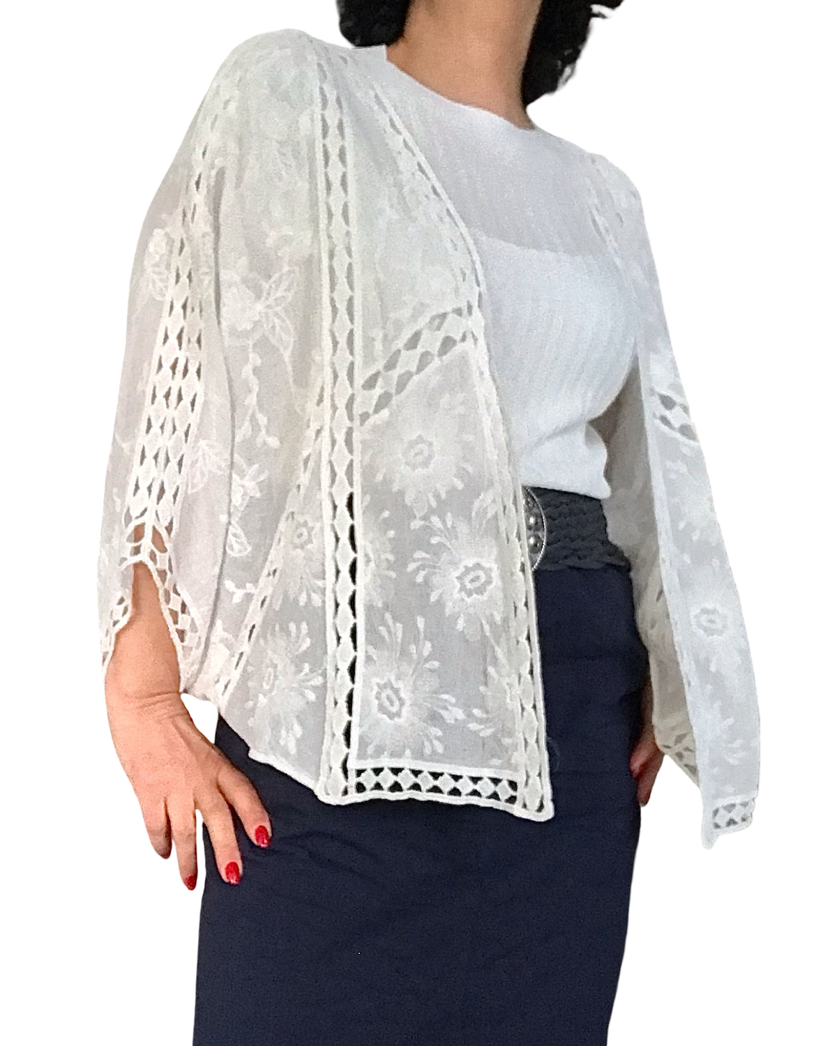 Boléro blanc cassé manche courte mélange de broderie et de crochet
