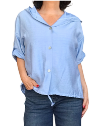 Chemise bleu ciel manche courte avec capuchon et cordon au bas