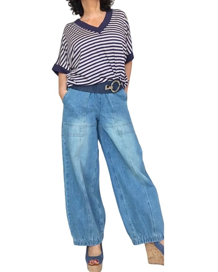 T-shirt rayé beige et marine manche courte col en V