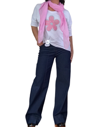 T-shirt blanc col V manche longue une fleur rose et argentée