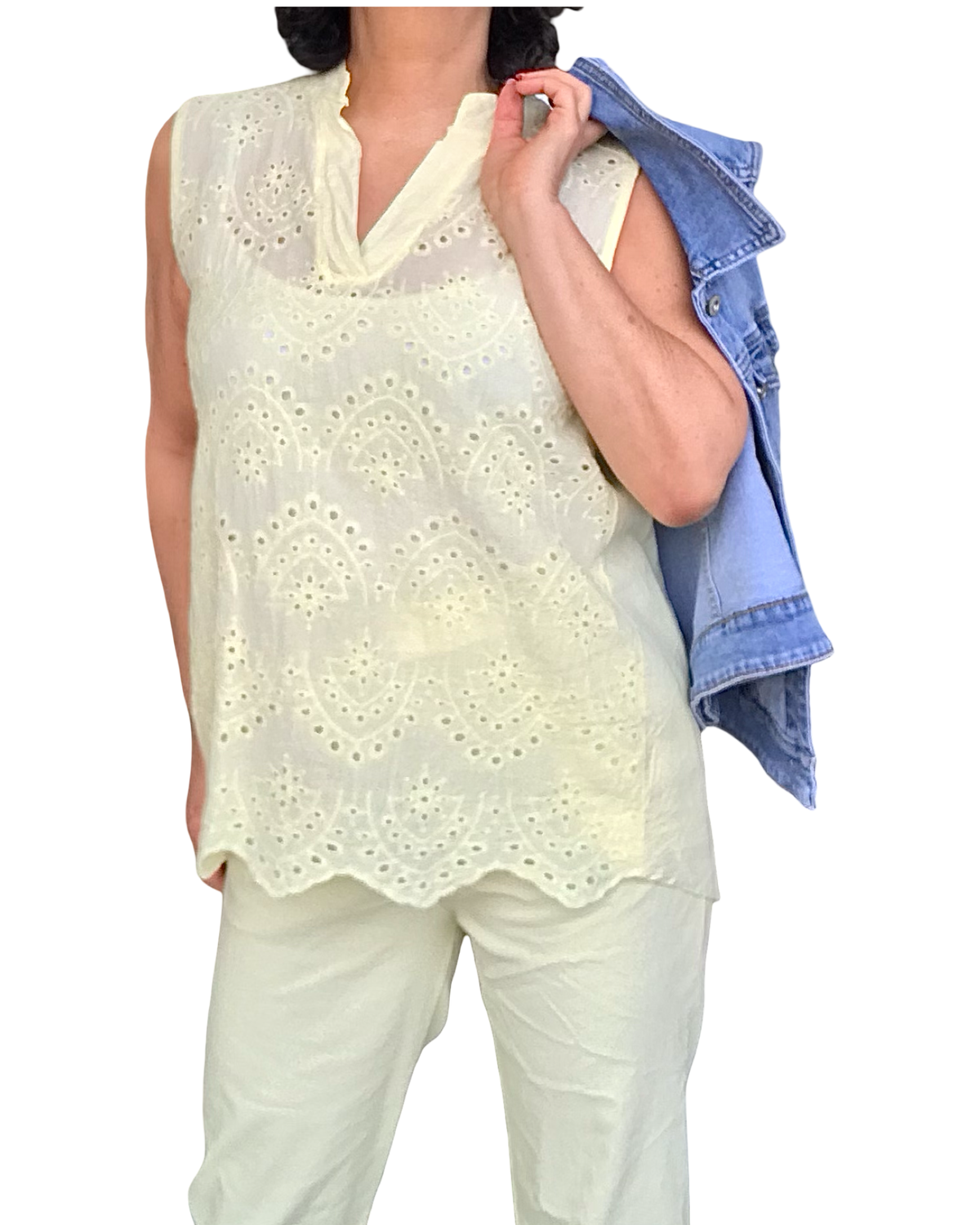 Blouse jaune pâle sans manche broderie anglaise devant
