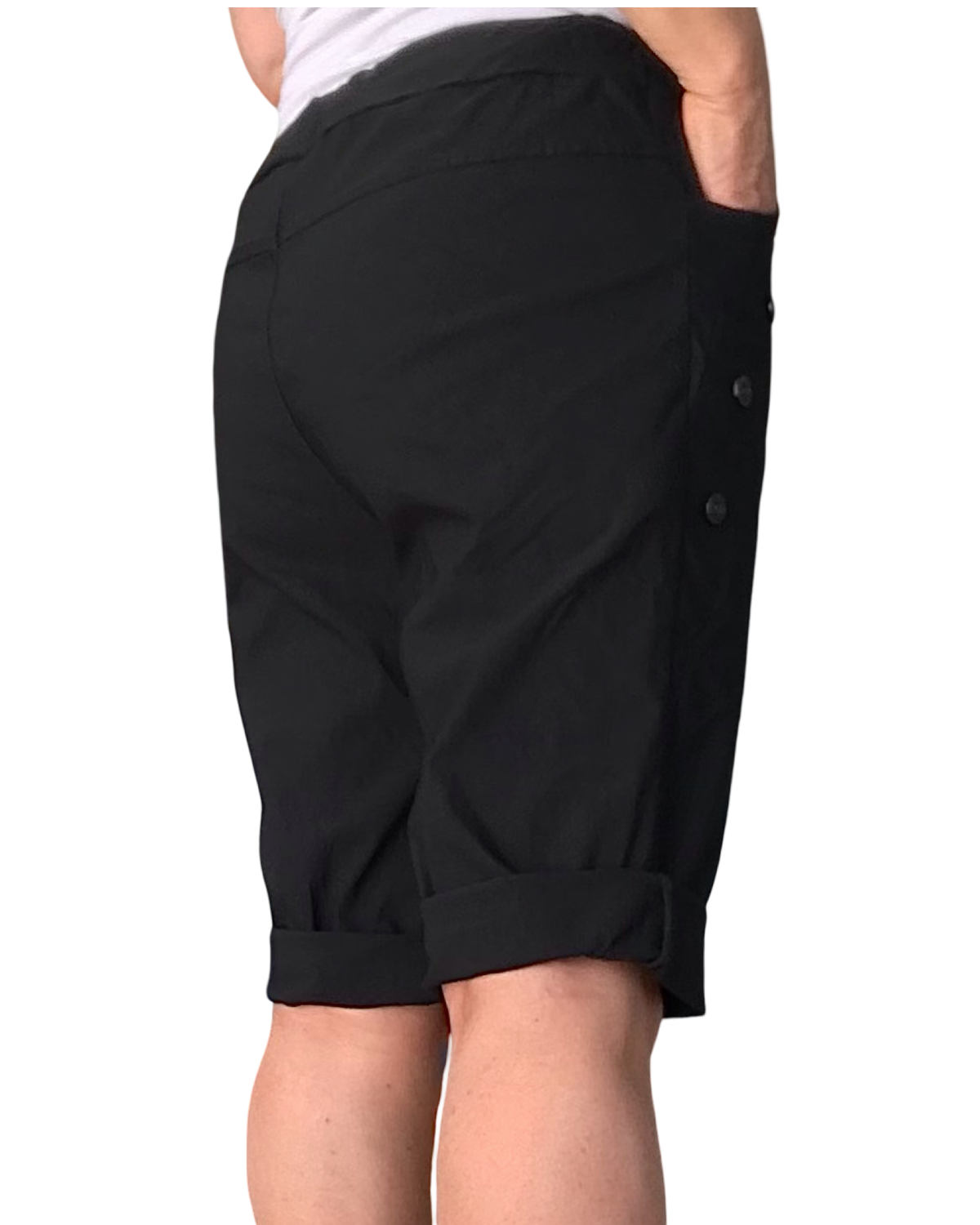Bermuda noir à taille élastique avec cordon et boutons décoratifs