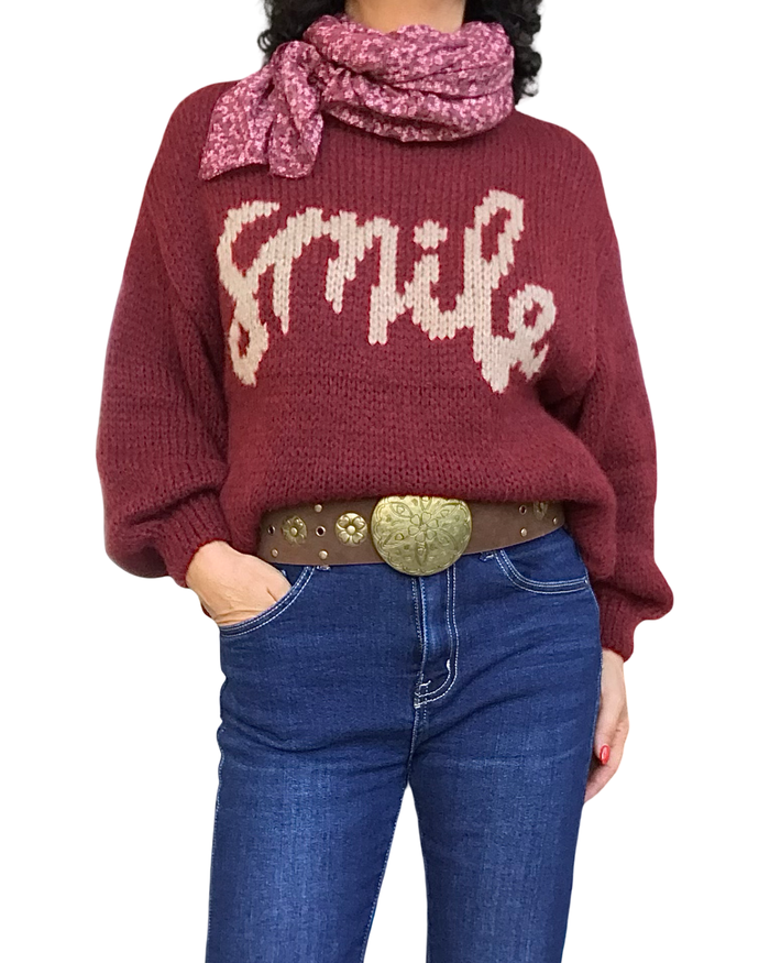 Chandail uni en gros tricot rouge vin « SMILE »