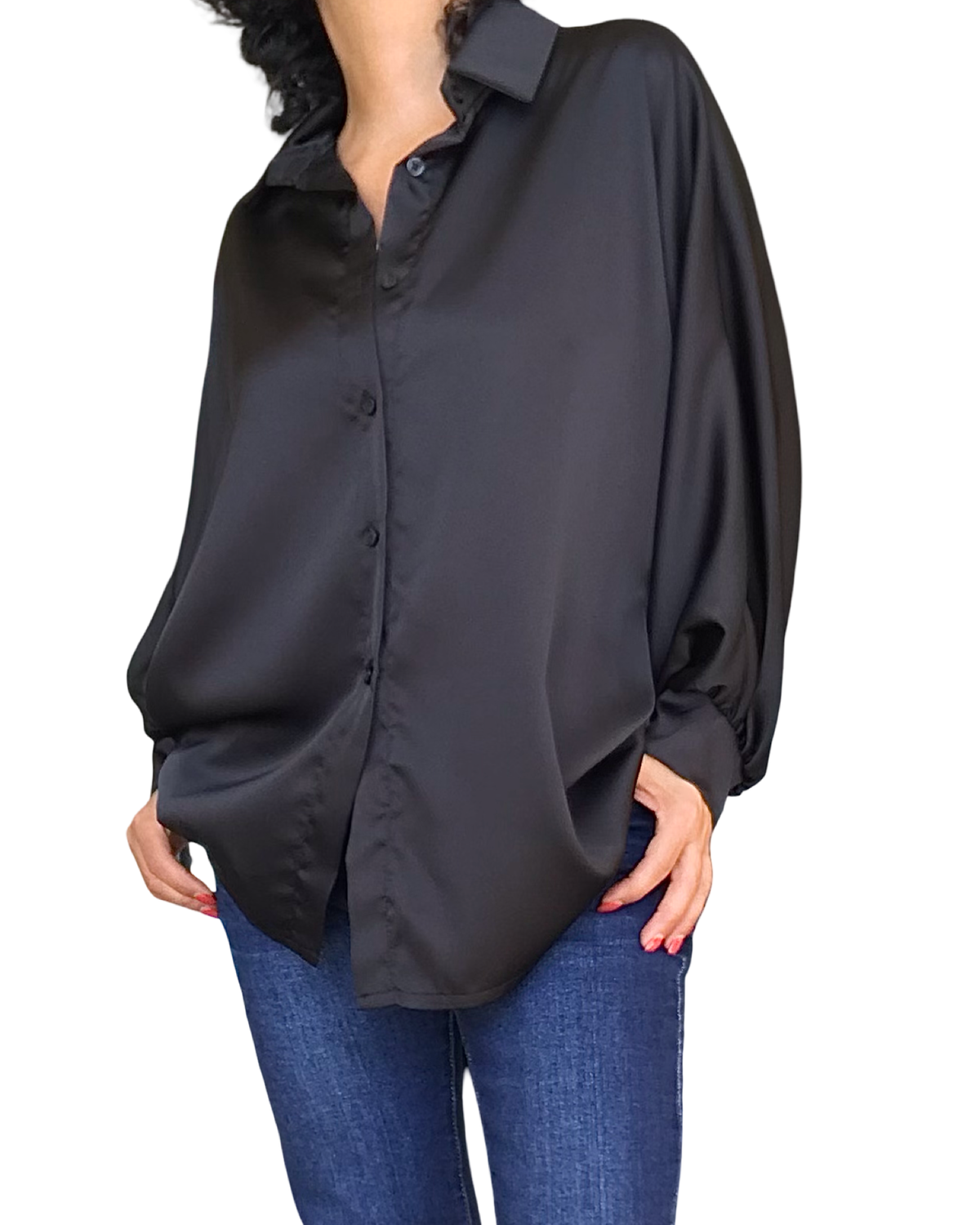 Chemise en satin noire, manche chauve-souris