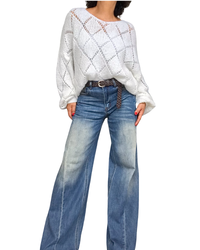Chandail uni blanc en tricot motif losange, col en V, manche longue