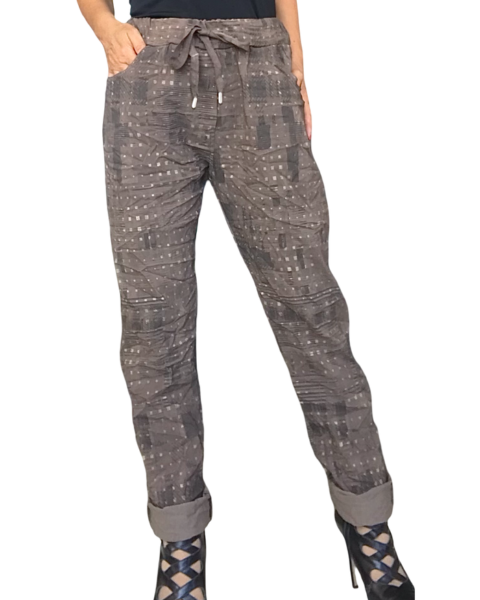 Pantalon brun à taille élastique avec cordon, imprimé d’un léger motif noir et petits carreaux dorés