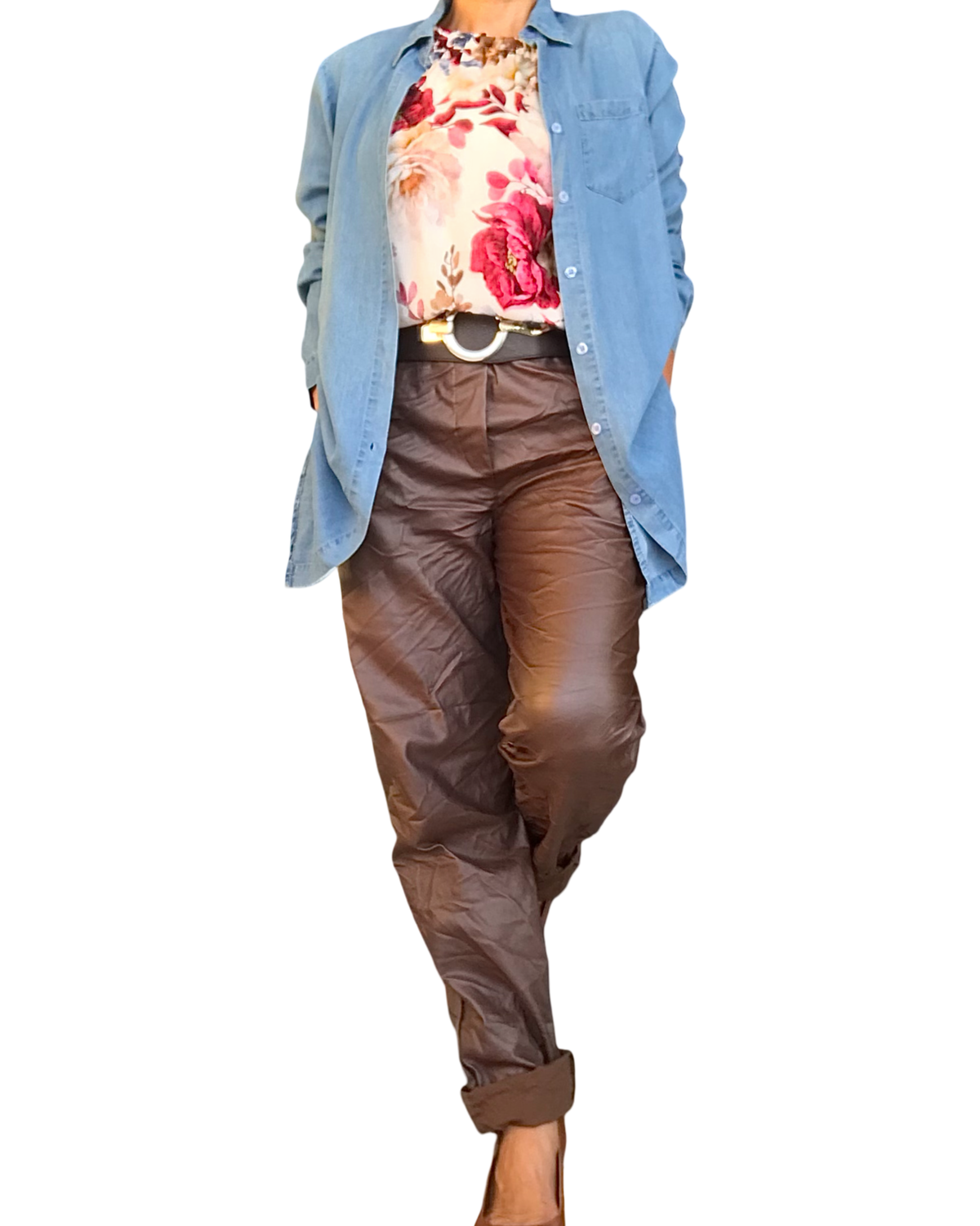 Pantalon brun chocolat en cuir vegan froissé taille élastique