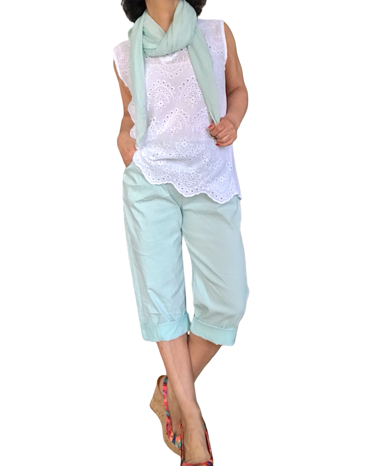 Blouse blanche sans manche broderie anglaise devant