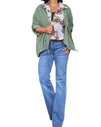 Chemise vert olive manche 3/4 avec capuchon et cordon au bas