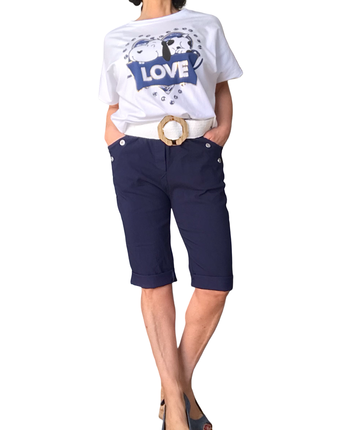 T-shirt blanc avec Snoopy couché sur un rectangle marine dans un cœur marine