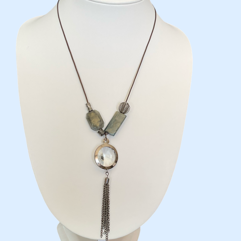 Bijoux | Collier long avec pendentif des pierres sarcelles