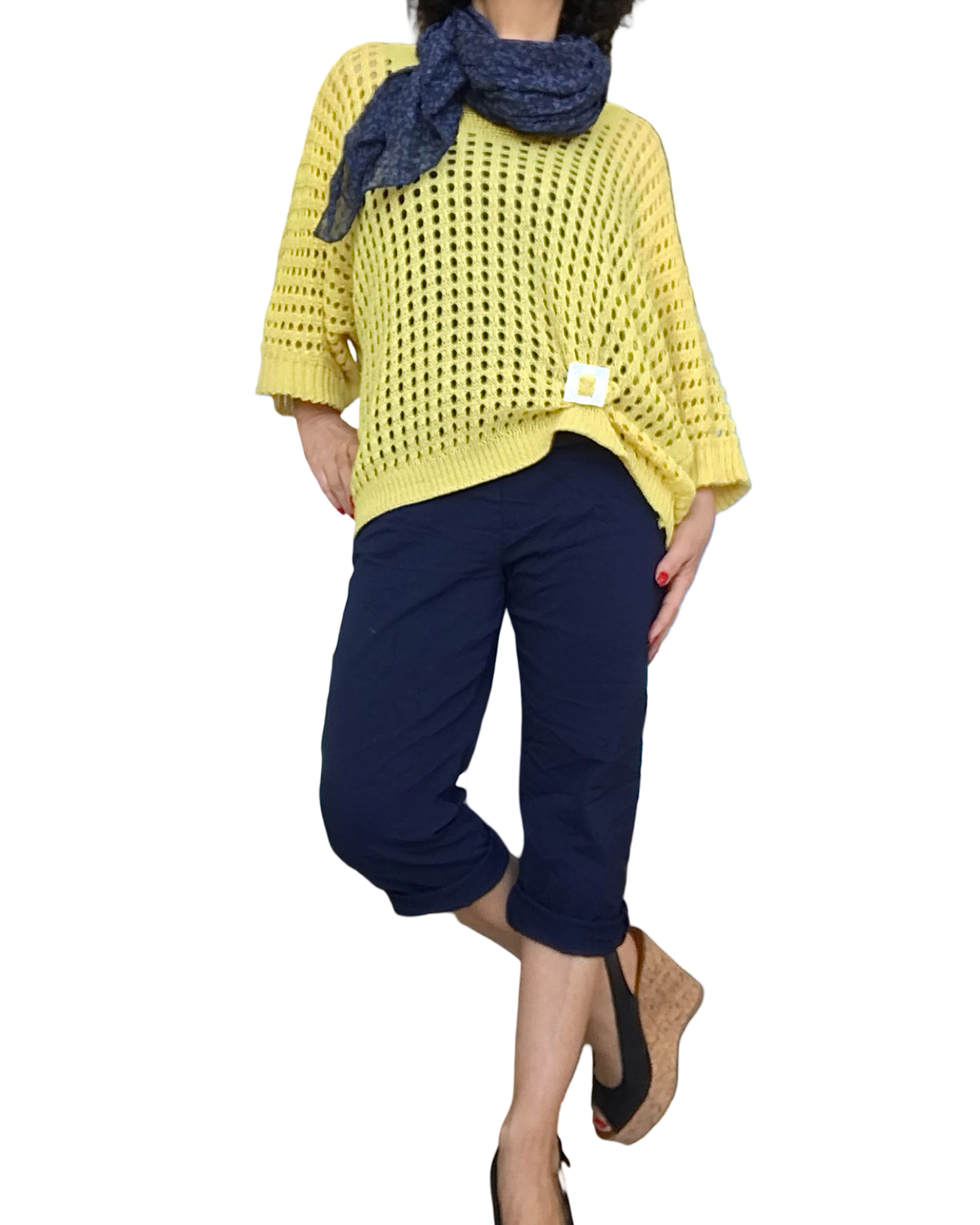 Chandail en crochet jaune en grandes mailles