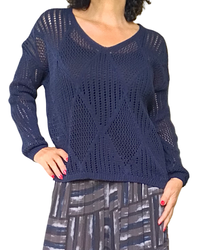 Chandail uni marine en crochet motif losange, manche longue