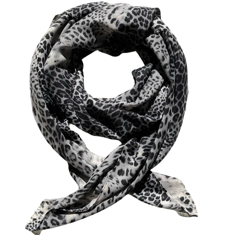 Foulard léopard gris, noir et crème 100% viscose