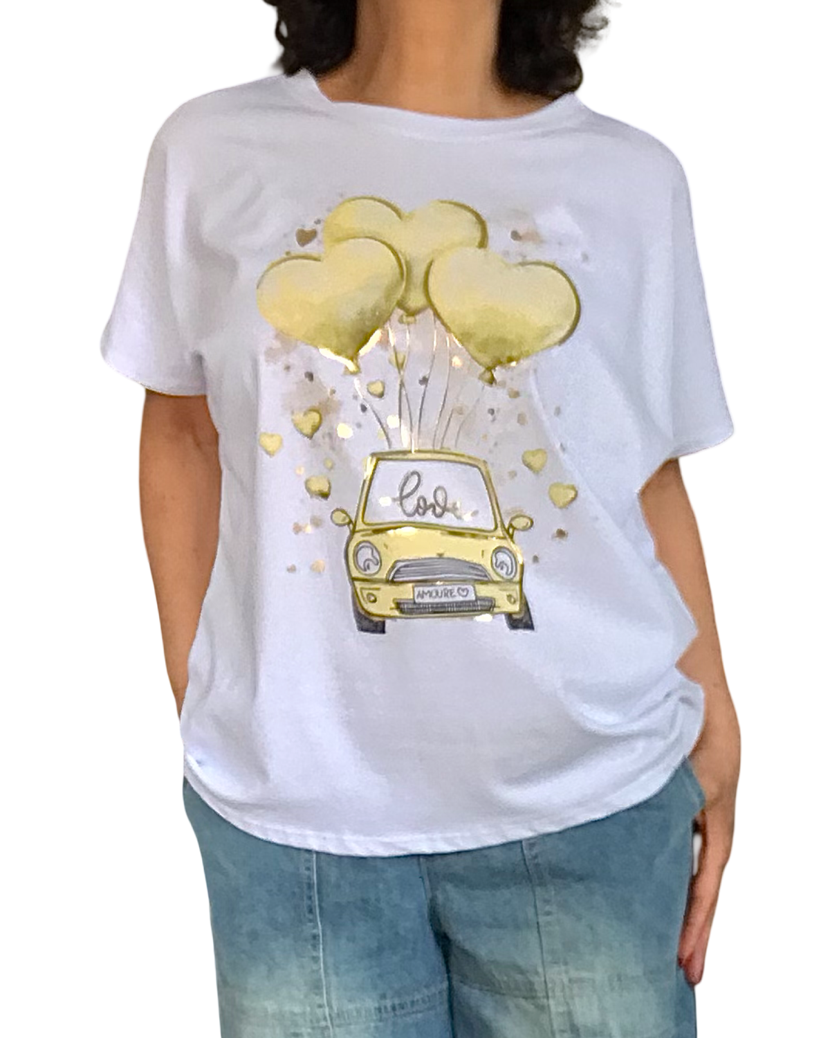 T-shirt blanc avec fiat et ballons jaune pâle en forme de cœurs