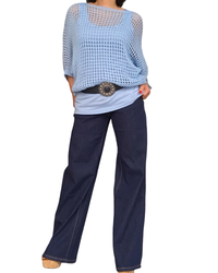 Chandail en crochet bleu ciel en grandes