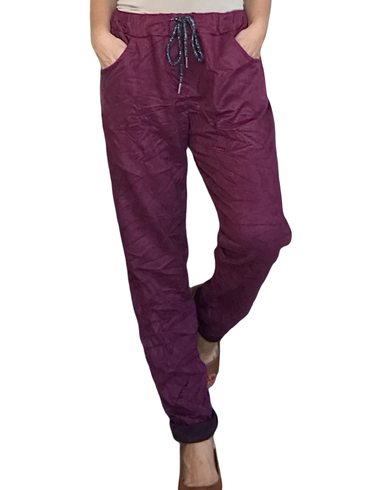 Pantalon bourgogne en ultra suède à taille élastique avec cordon noir