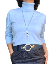 Chandail col roulé uni bleu ciel avec lurex argenté