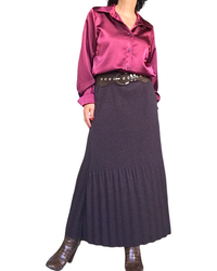 Chemise bourgogne en satin à manche longue avec boutons noirs