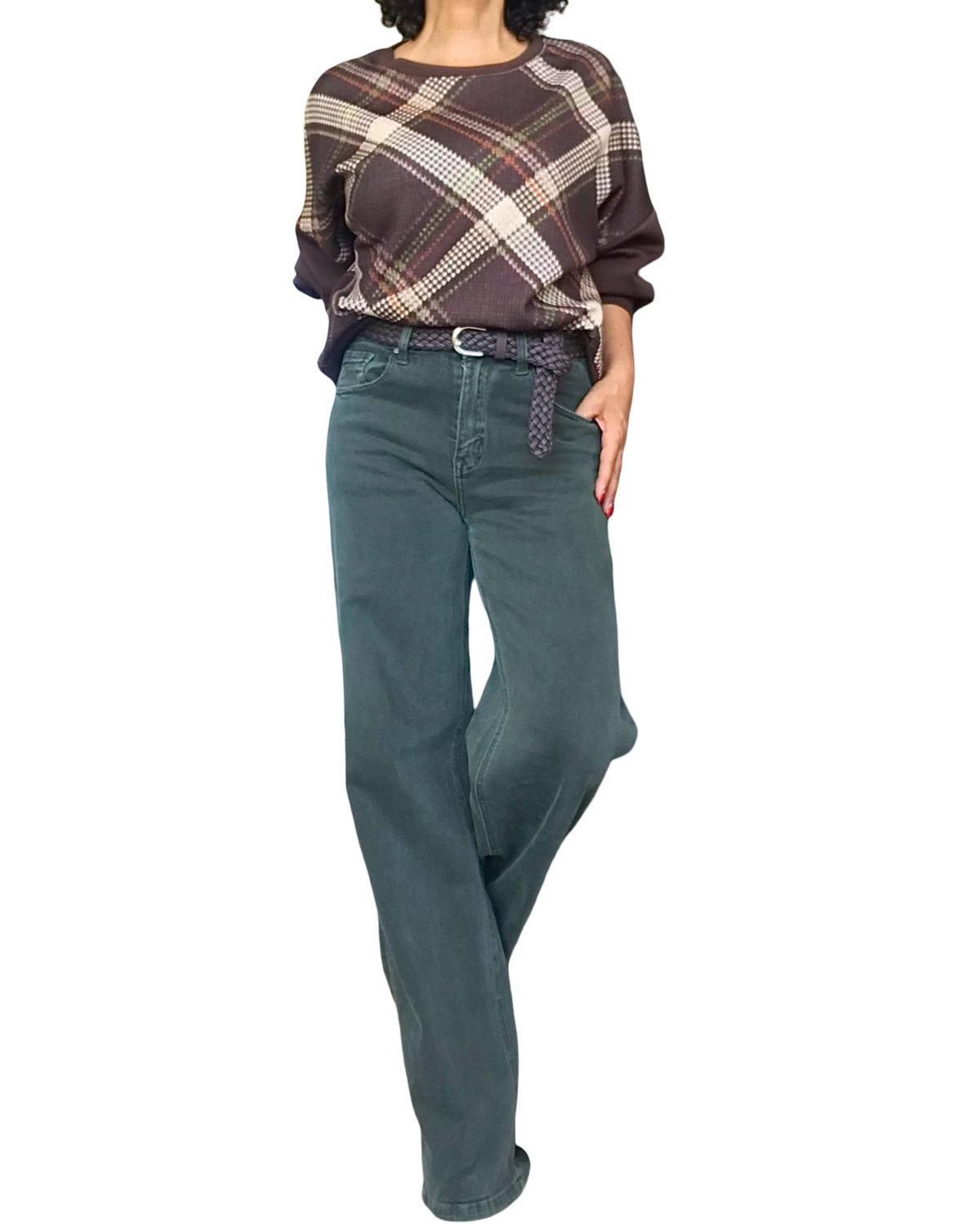 Chandail court brun à losange pied-de-coq avec pantalon vert large – silhouette complète