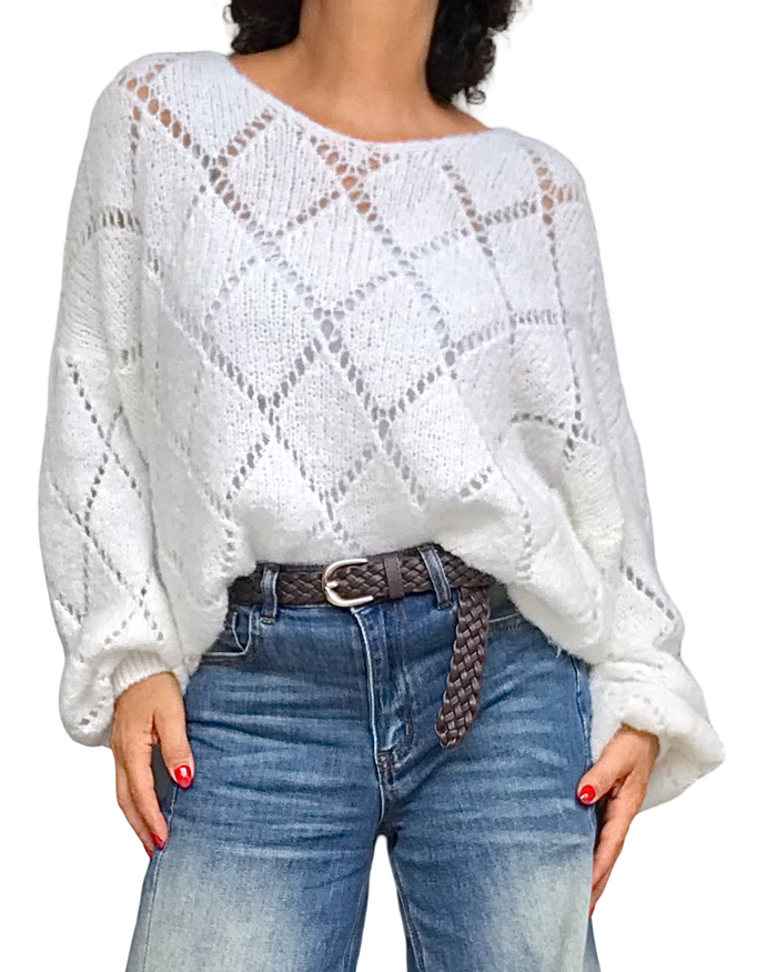Chandail uni blanc en tricot motif losange, col en V, manche longue