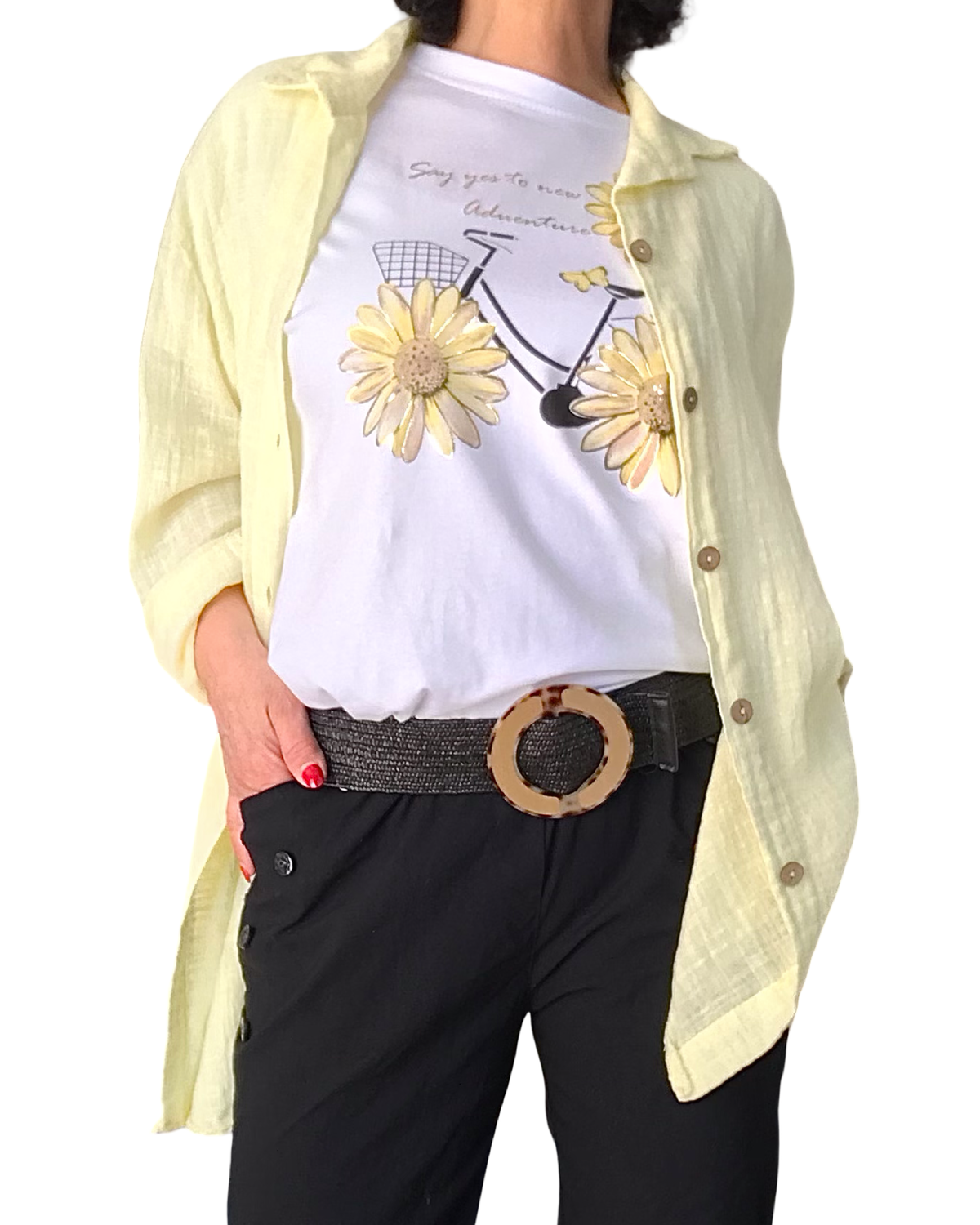 T-shirt blanc avec bicyclette noire roues en forme de fleurs jaune pâle