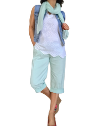 Blouse blanche sans manche broderie anglaise devant