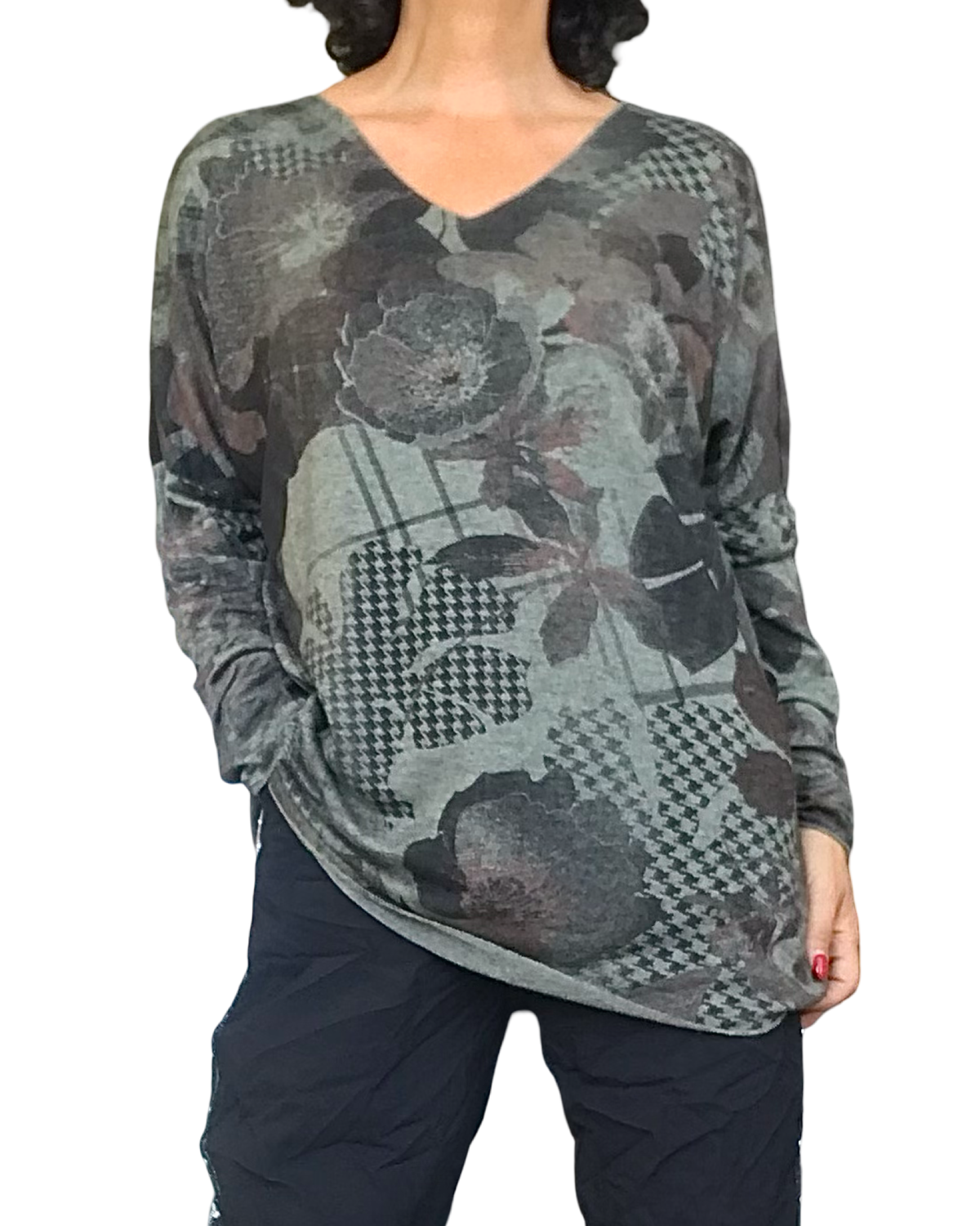 T-shirt kaki col V à grosses fleurs noires et brunes, manches longues – vue de face
