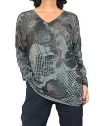 T-shirt kaki col V à grosses fleurs noires et brunes, manches longues – vue de face