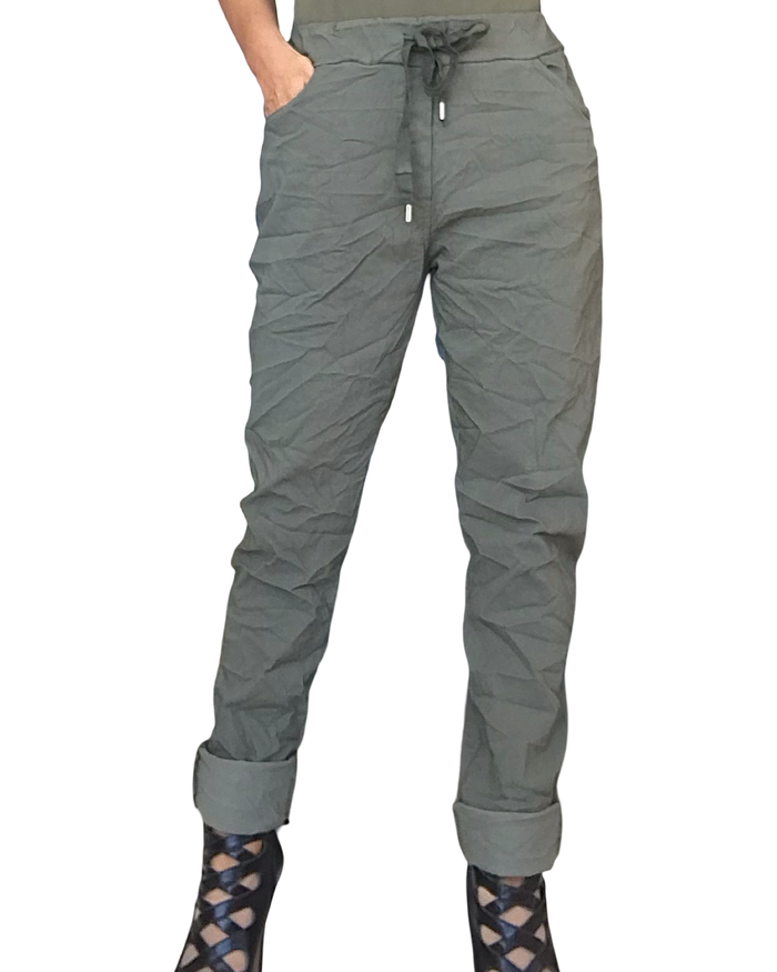 Pantalon kaki à taille élastique avec cordon et poches devant – vue de face