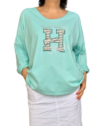 T-shirt aqua col V manche longue avec un H texturé moka et blanc devant