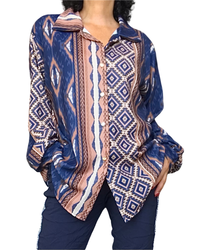 Chemise marine à imprimé aztèque vertical camel, brun et beige, manches longues – vue de face