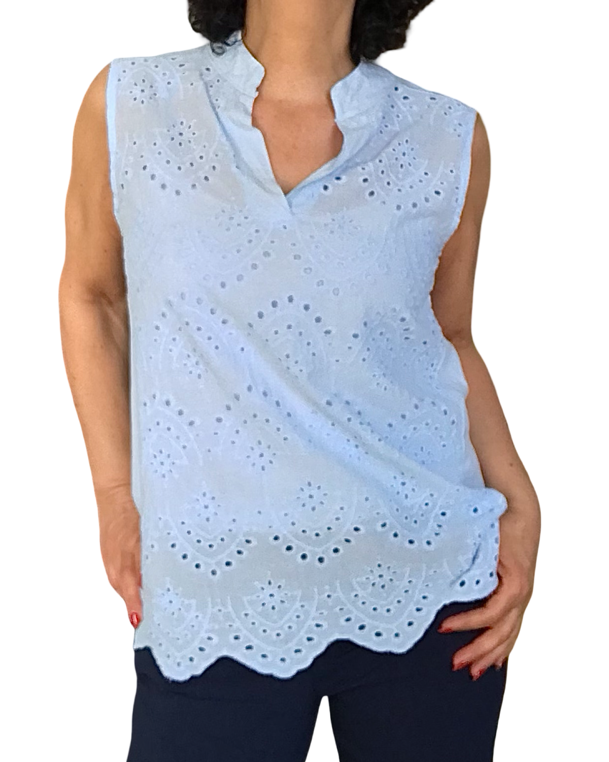 Blouse bleu ciel sans manche broderie anglaise devant