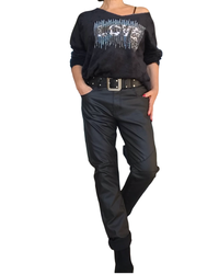 Chandail noir col en V en velours chenille avec LOVE écrit en léopard