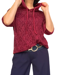 Chandail rouge vin en dentelle à capuchon