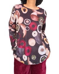 T-shirt manche longue noir col rond imprimé de cercles rouge vin, crème, kaki et noisette