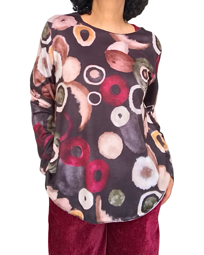 T-shirt manche longue noir col rond imprimé de cercles rouge vin, crème, kaki et noisette