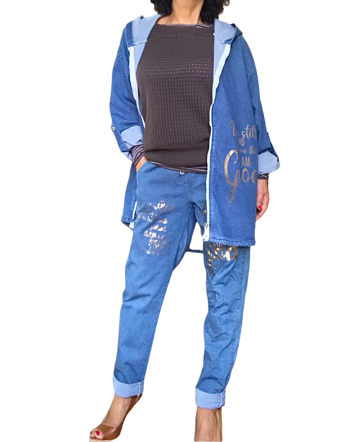 Manteau jeans long avec écritures dorées, zip devant et capuchon