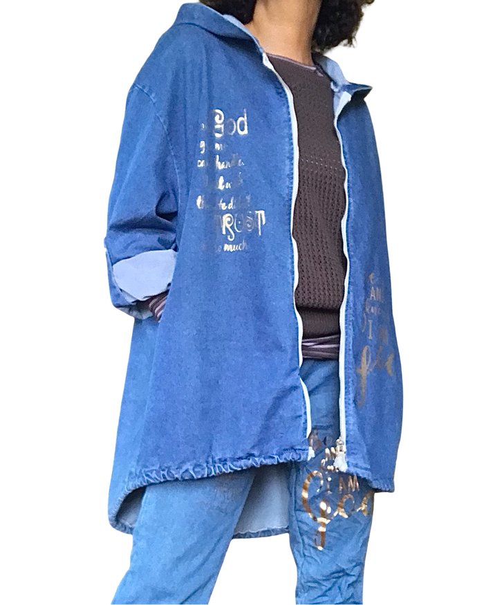 Manteau jeans long avec écritures dorées, zip devant et capuchon
