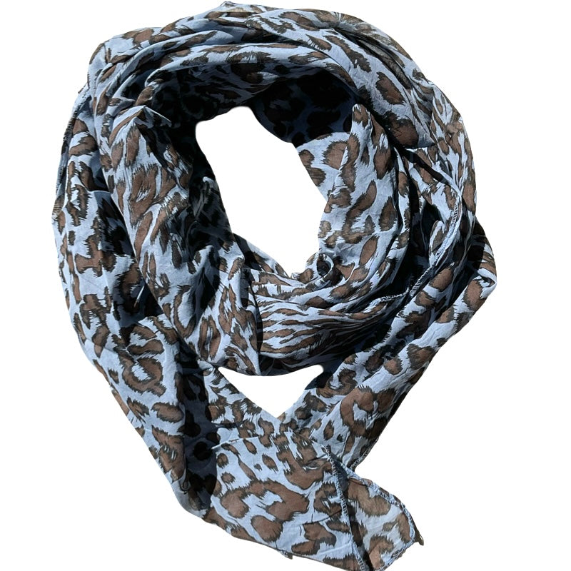 Foulard bleu jeans imprimé léopard brun 20% soie et  80%coton